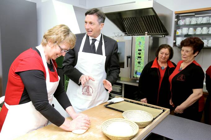 Predsednik Pahor estital Drutvu podeelskih ena in deklet Bela Cerkev